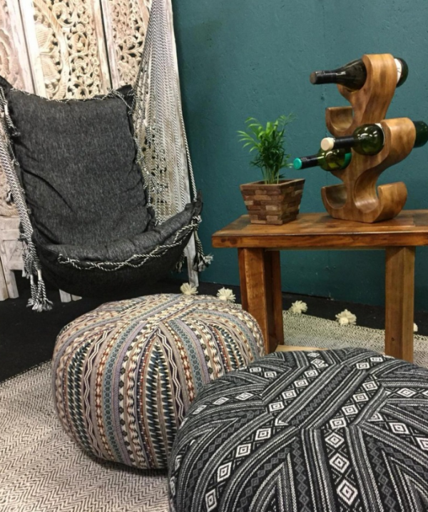 Puff dengan Motif Etnik